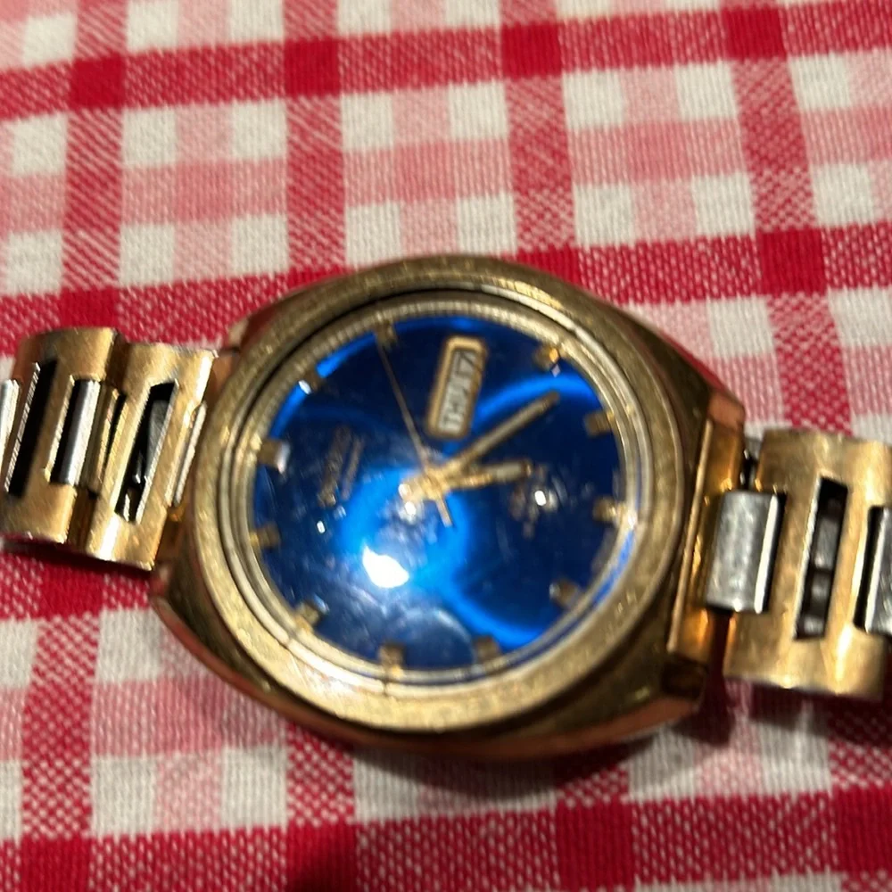 Men’s Seiko 17 jewel blue face automatic watch Smoke free pet free home